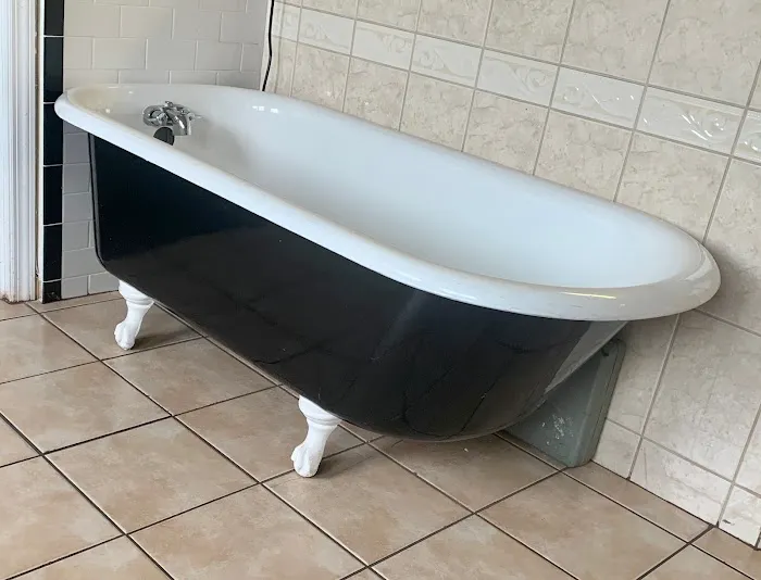 NYC GLAZE Bathtub Refinishing Picture 3