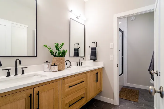 312 Kitchen & Bath Picture 9