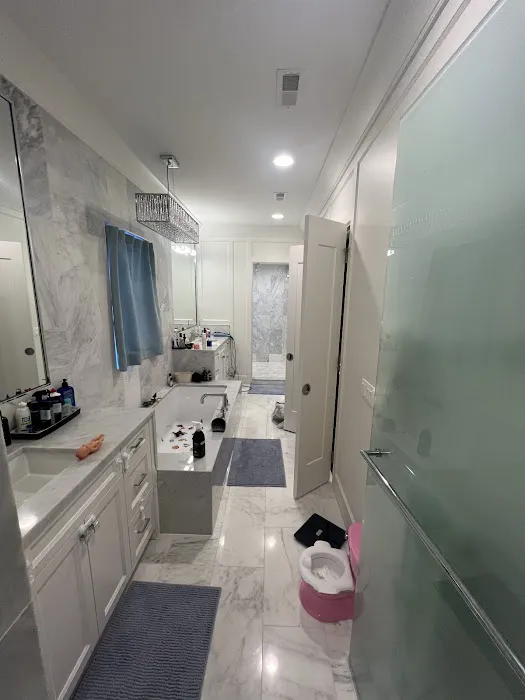 312 Kitchen & Bath Picture 3