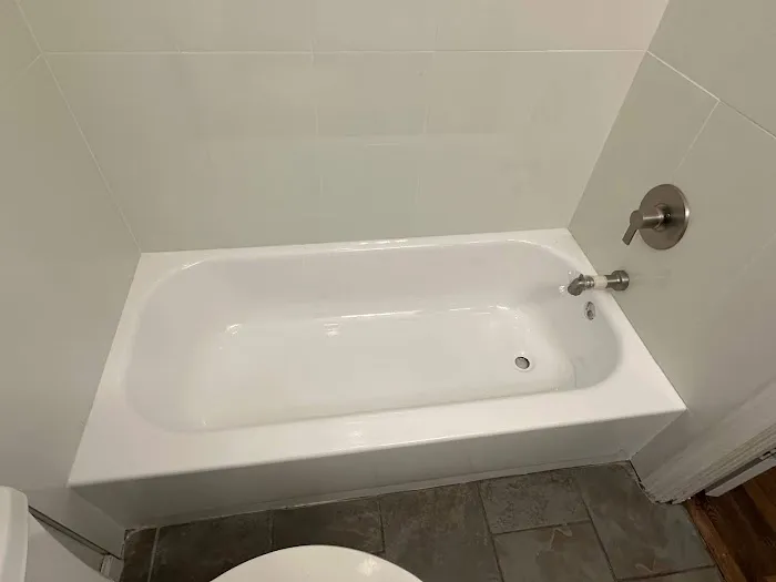 Shiny Tub Bathtub and Tile Reglazing Picture 8