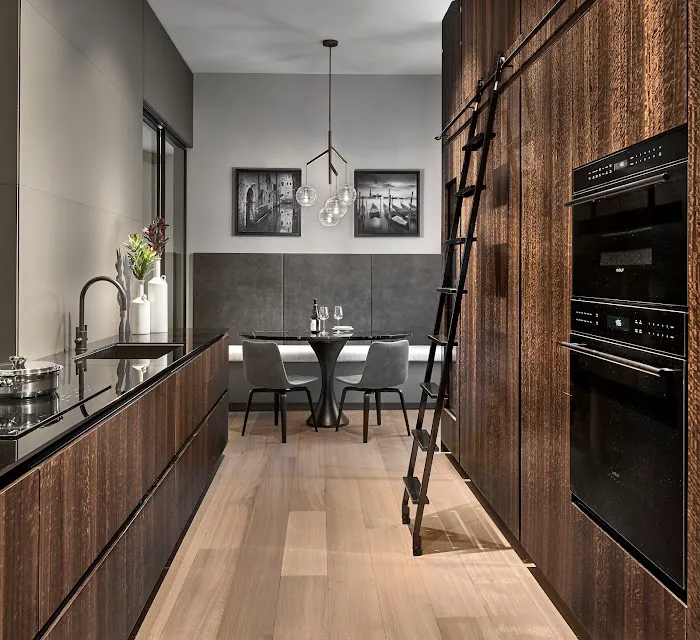 210 Design House Picture 6