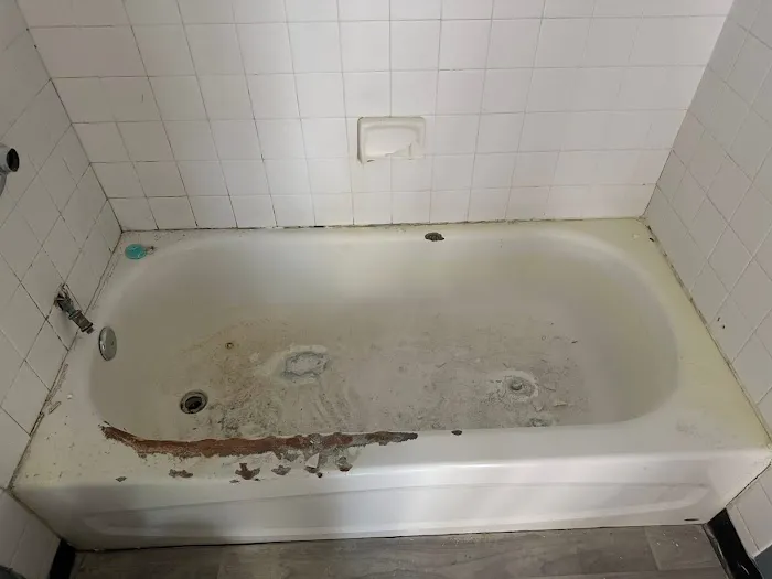 Shiny Tub Bathtub and Tile Reglazing Picture 5