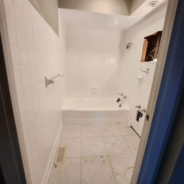Shiny Tub Bathtub and Tile Reglazing Picture 9