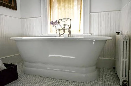 Tub + Sink Refinishing Picture 3