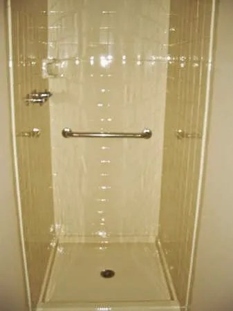 Tub + Sink Refinishing Picture 8