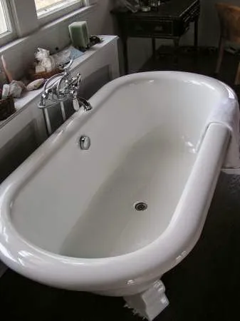 Tub + Sink Refinishing Picture 10