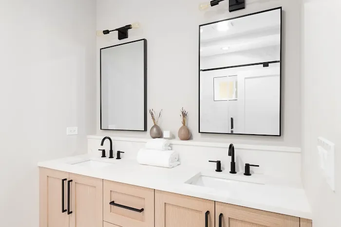 Aura Bathroom Remodeling Picture 9