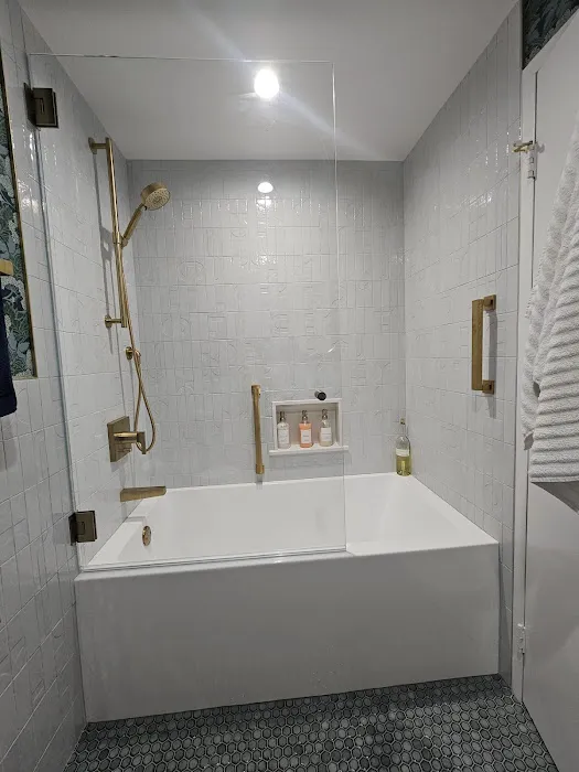 J & D Whirlpool Kitchen & Bath Outlet Picture 1