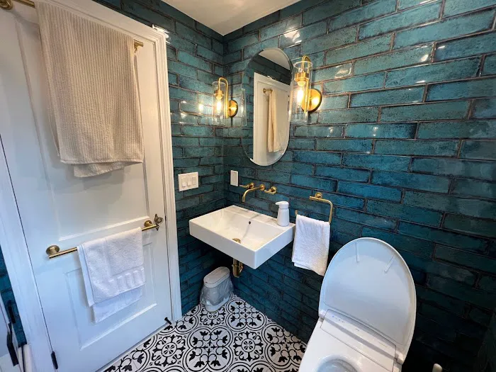 CT Shower and Bath Picture 10