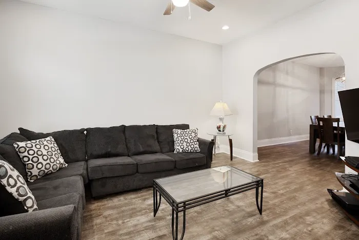 AR REMODELING GROUP LLC Picture 10