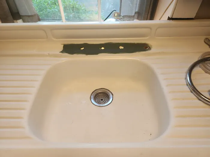 Mr. Chips tub and tile repair and reglazing Picture 3