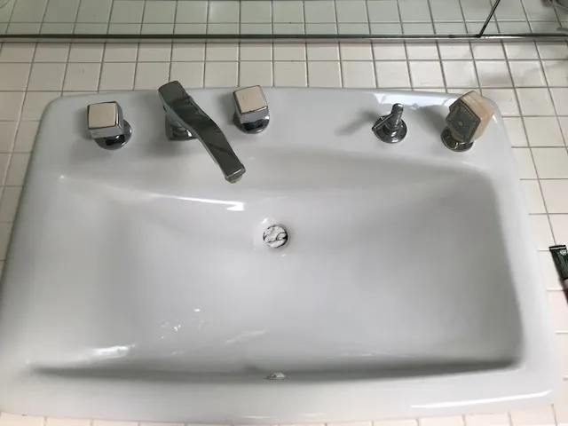 Mr. Chips tub and tile repair and reglazing Picture 2