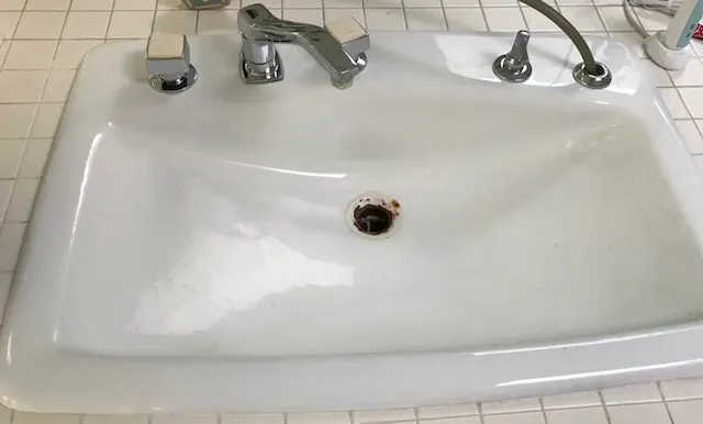 Mr. Chips tub and tile repair and reglazing Picture 1