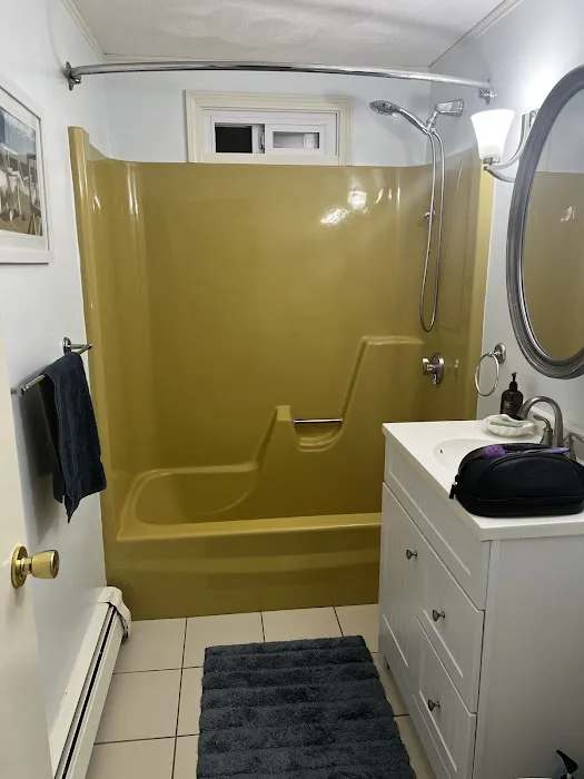 Set Clean Bathtub Refinishing and Paiting Picture 1