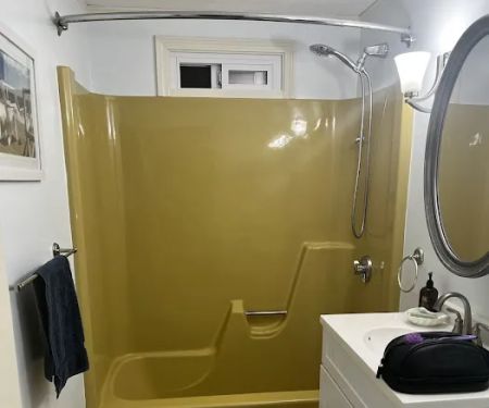 Set Clean Bathtub Refinishing and Paiting
