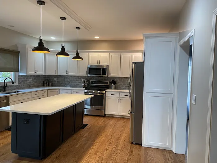 REFACE Kitchen Remodeling & Cabinets Picture 2