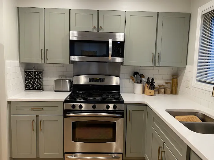 REFACE Kitchen Remodeling & Cabinets Picture 3