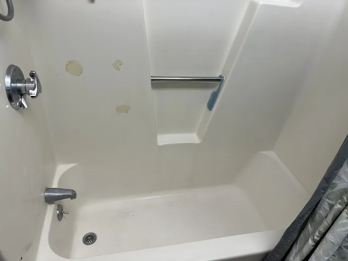 Mass Bathtub Refinishing Picture 10