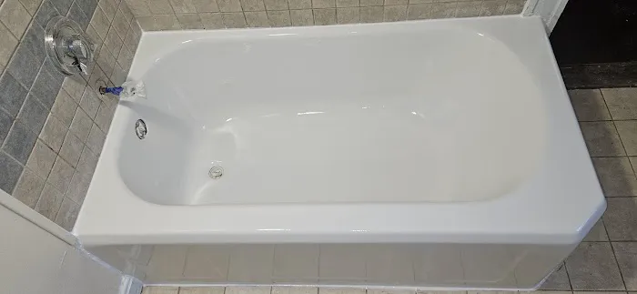 Mass Bathtub Refinishing Picture 1