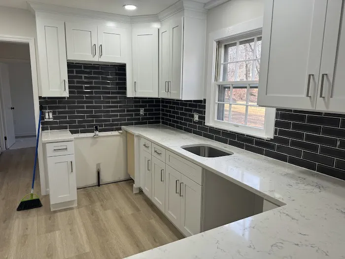 FAVORITE CONSTRUCTION LLC Picture 1