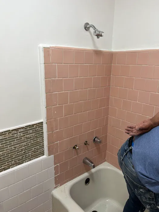Bathtub Reglazing LB Picture 10