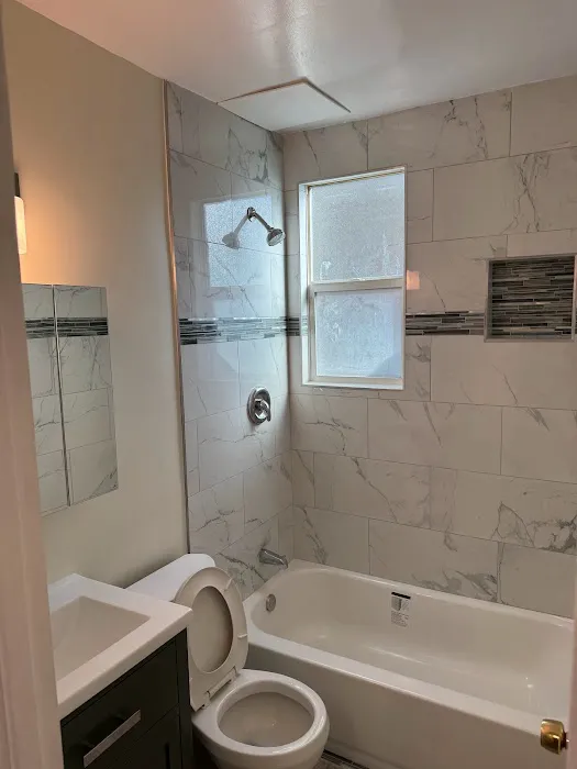 Bathtub Reglazing LB Picture 6