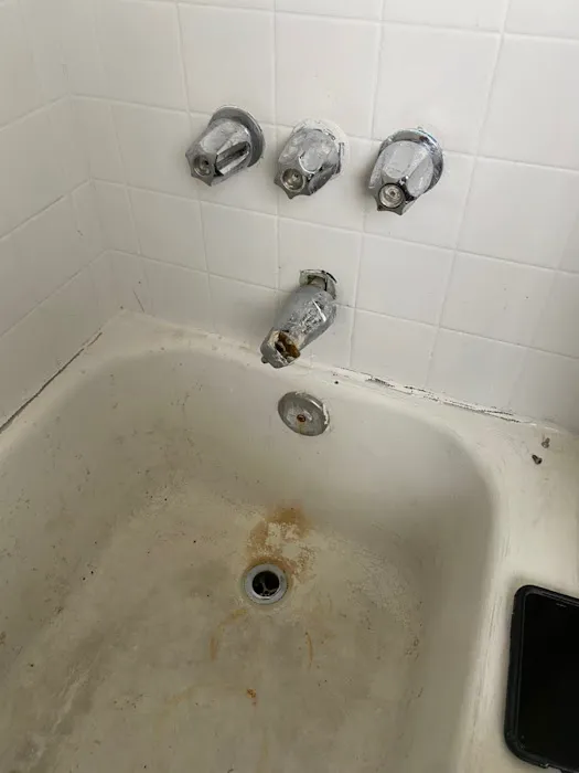 Bathtub Reglazing LB Picture 2