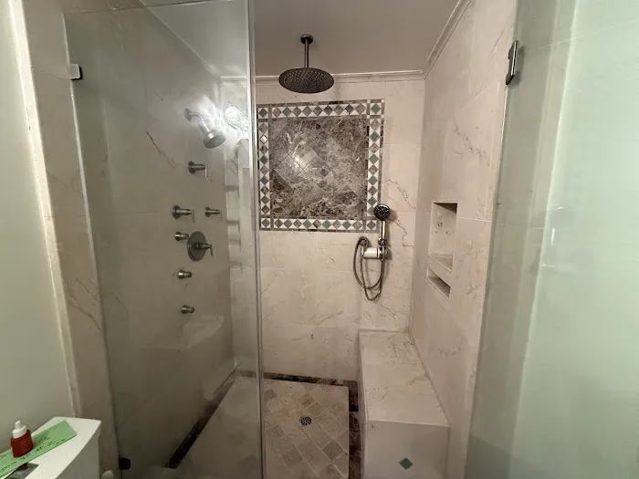 Bathtub Reglazing LB Picture 1