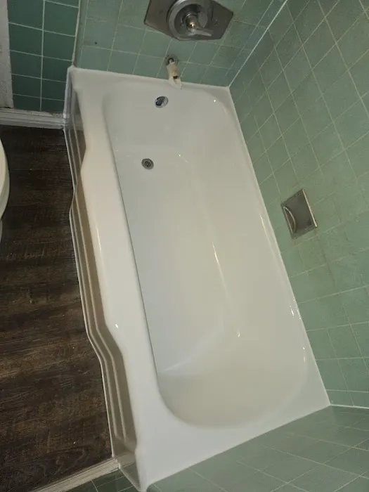 Bathtub reglazing refinishing Picture 3