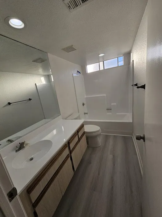 Bathtub reglazing refinishing Picture 9