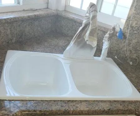 Bathtub reglazing refinishing