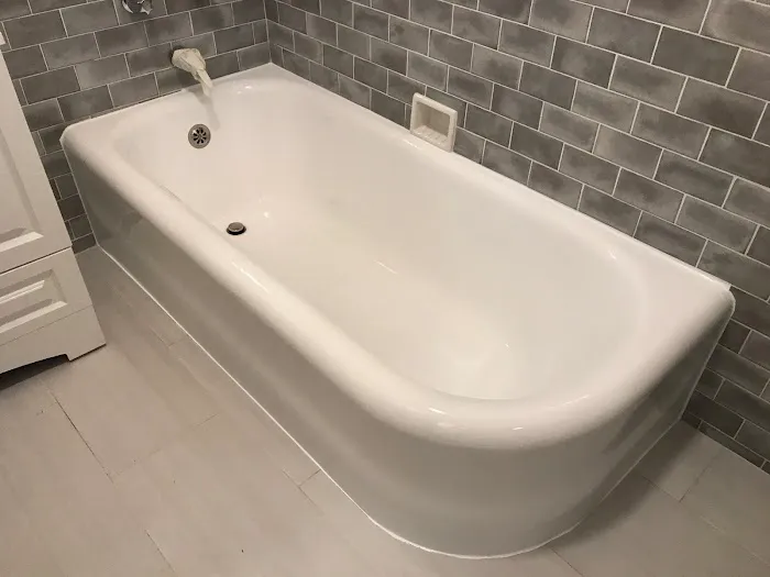 Bathtub And Sink Reglazing Studio Picture 4