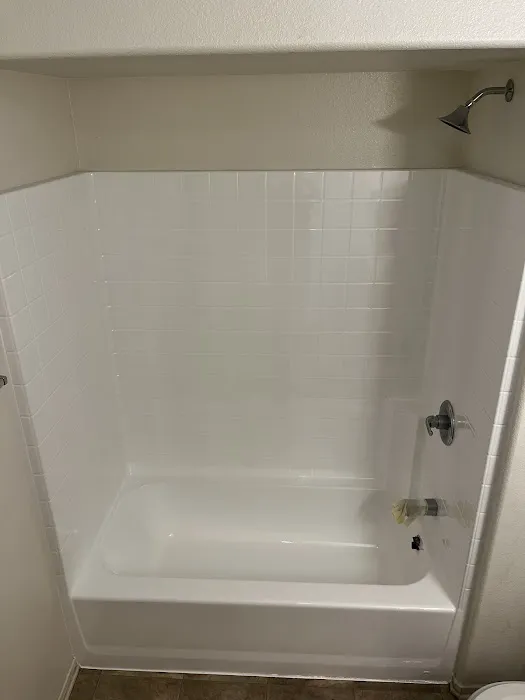 Commercial Bath Refinishing Picture 7