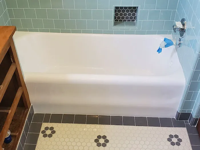 Bathtubs & Sinks Refinish Picture 2