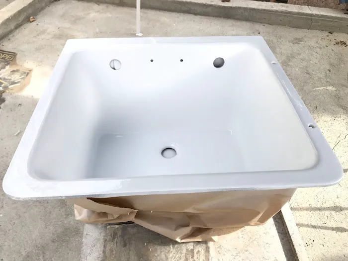 Bathtub Reglazing Studio Picture 6