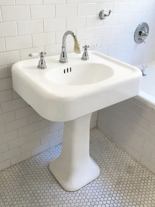 Bathtub Reglazing Studio Picture 2