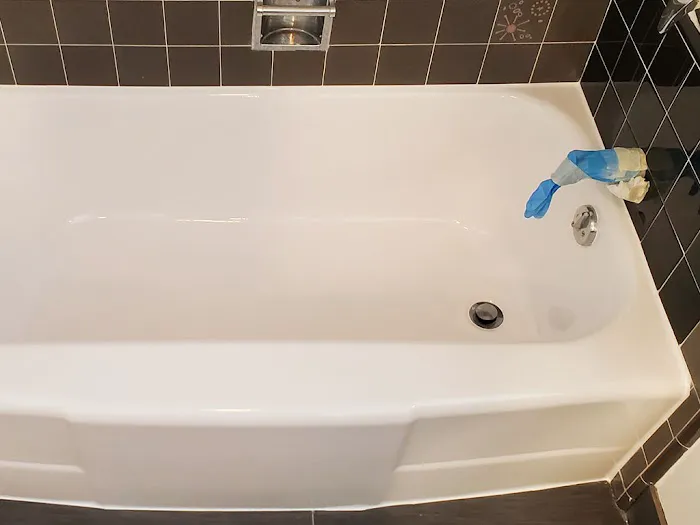 Bathtub Reglazing Studio Picture 8