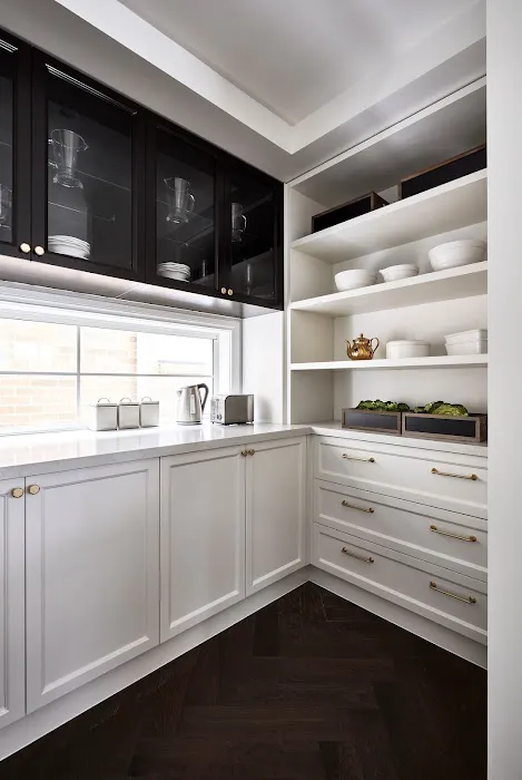 DRAKEWELL KITCHENS & CLOSETS Picture 4