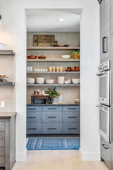DRAKEWELL KITCHENS & CLOSETS Picture 2