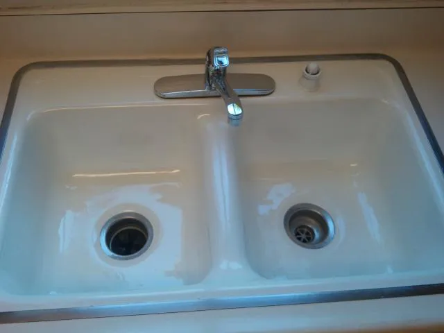 Bathtub and Sink Refinishing Picture 8