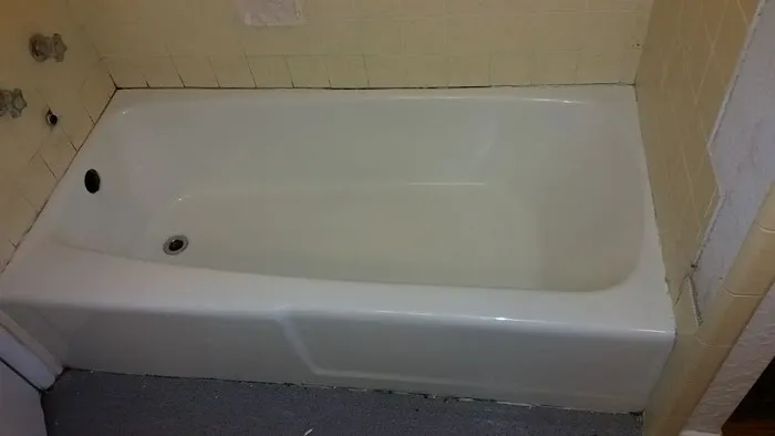 Bathtub and Sink Refinishing Picture 7