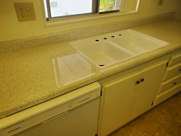 Bathtub and Sink Refinishing Picture 5