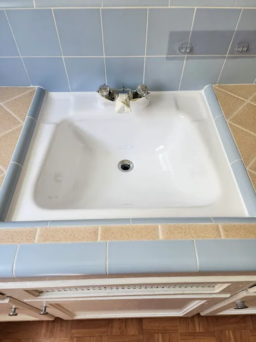 Peter's Porcelain & Fiberglass Refinishing Expert Picture 1