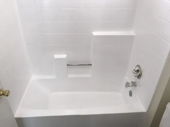 Bathtub Refinishing Studio Picture 5