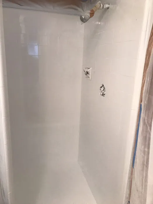 Bathtub Refinishing Studio Picture 6