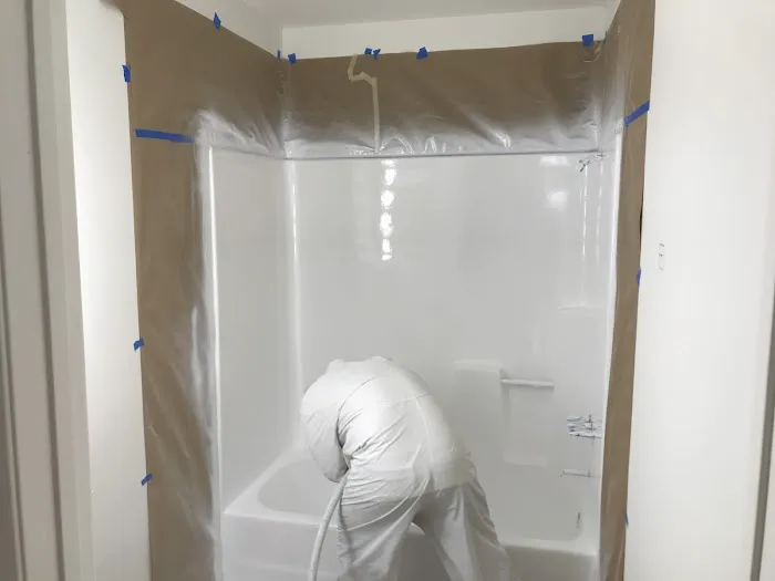 Bathtub Refinishing Studio Picture 8