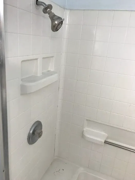 Bathtub Refinishing Studio Picture 7
