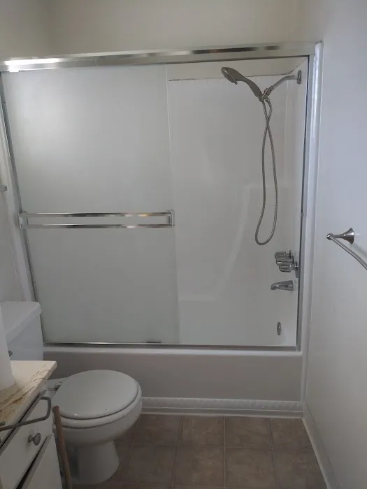 Kitchen and bath refinishing Picture 3
