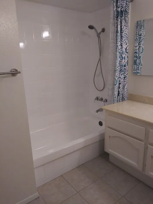 Kitchen and bath refinishing Picture 9