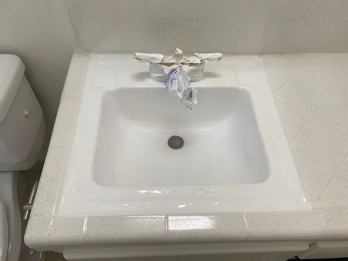 KB Refinish Inc. Bathtub reglazing & Kitchen cabinets refinishing Picture 6